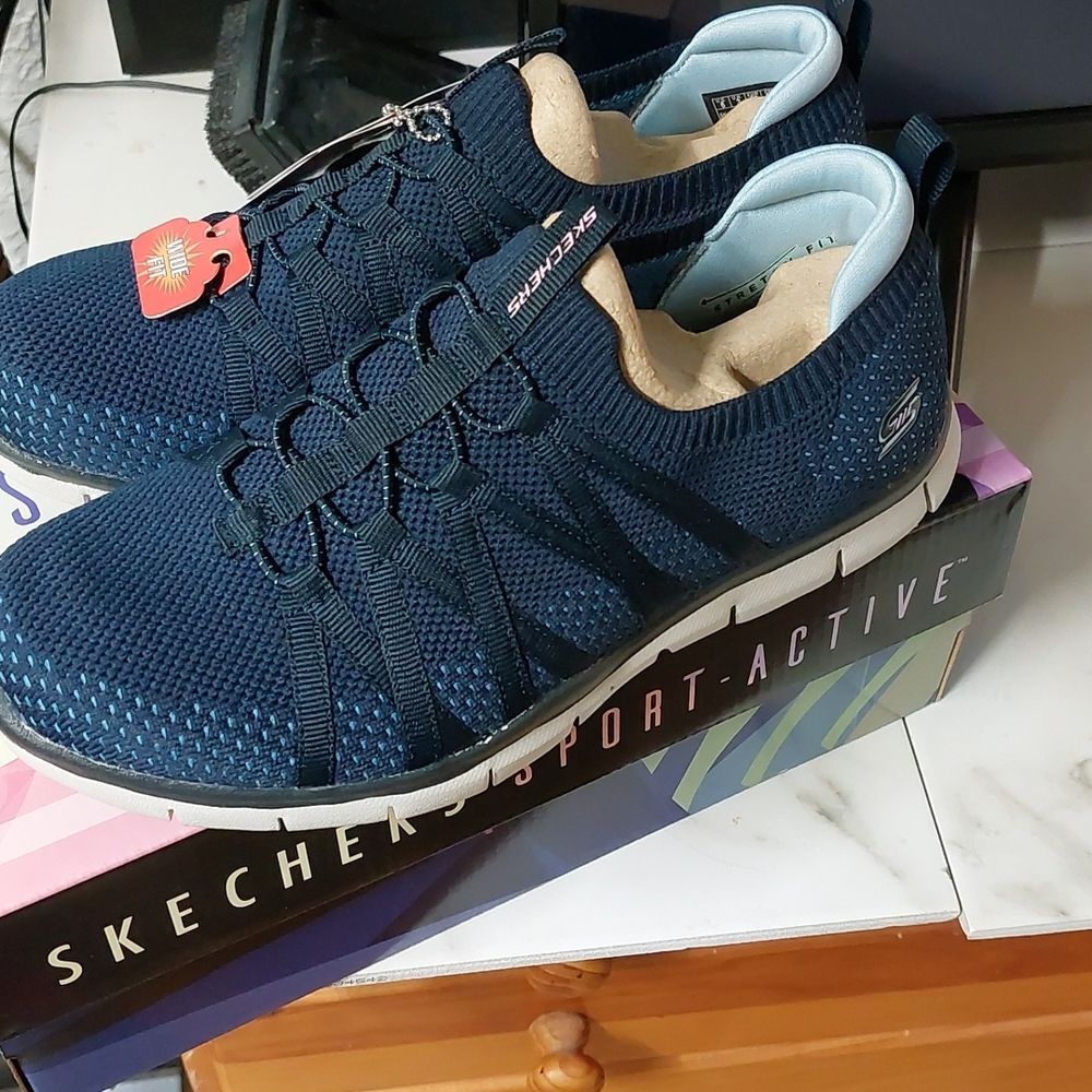 Sketchers Gratis Shoes Sz 6 (Free House shoes)